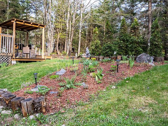 3rd image of 1094 Springdale Park Rd N