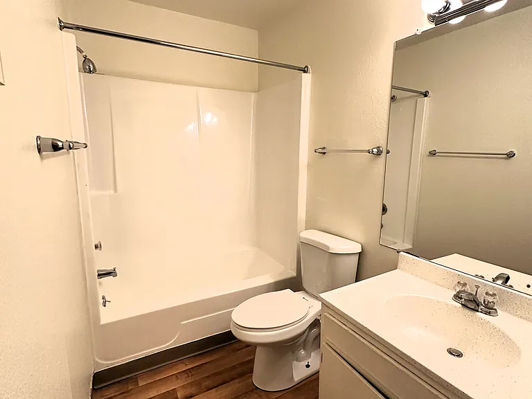 One Bedroom Bathroom