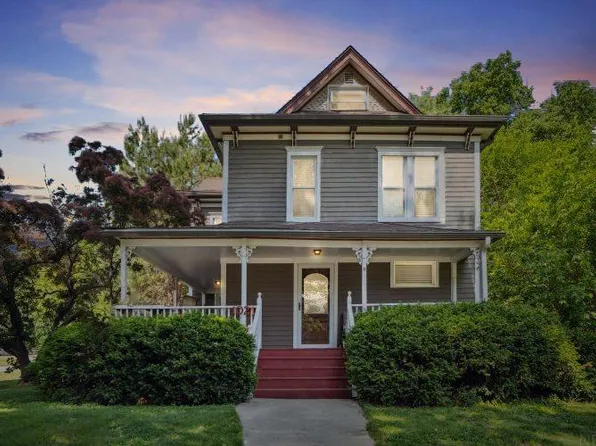 1021 Tremont St, Cedar Falls, IA 50613