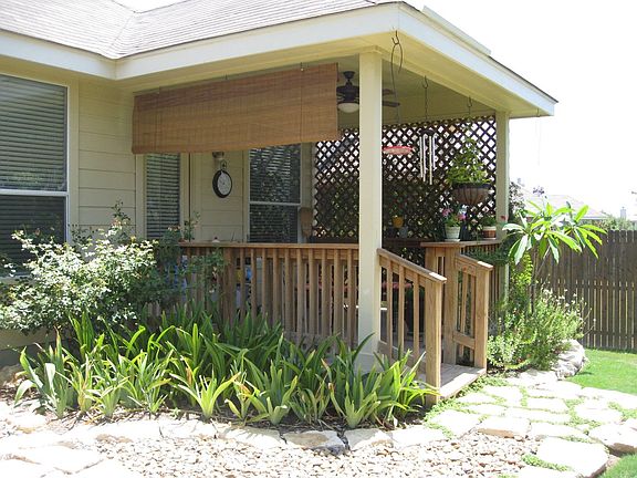 Fenced in Porch w/ sunscreen