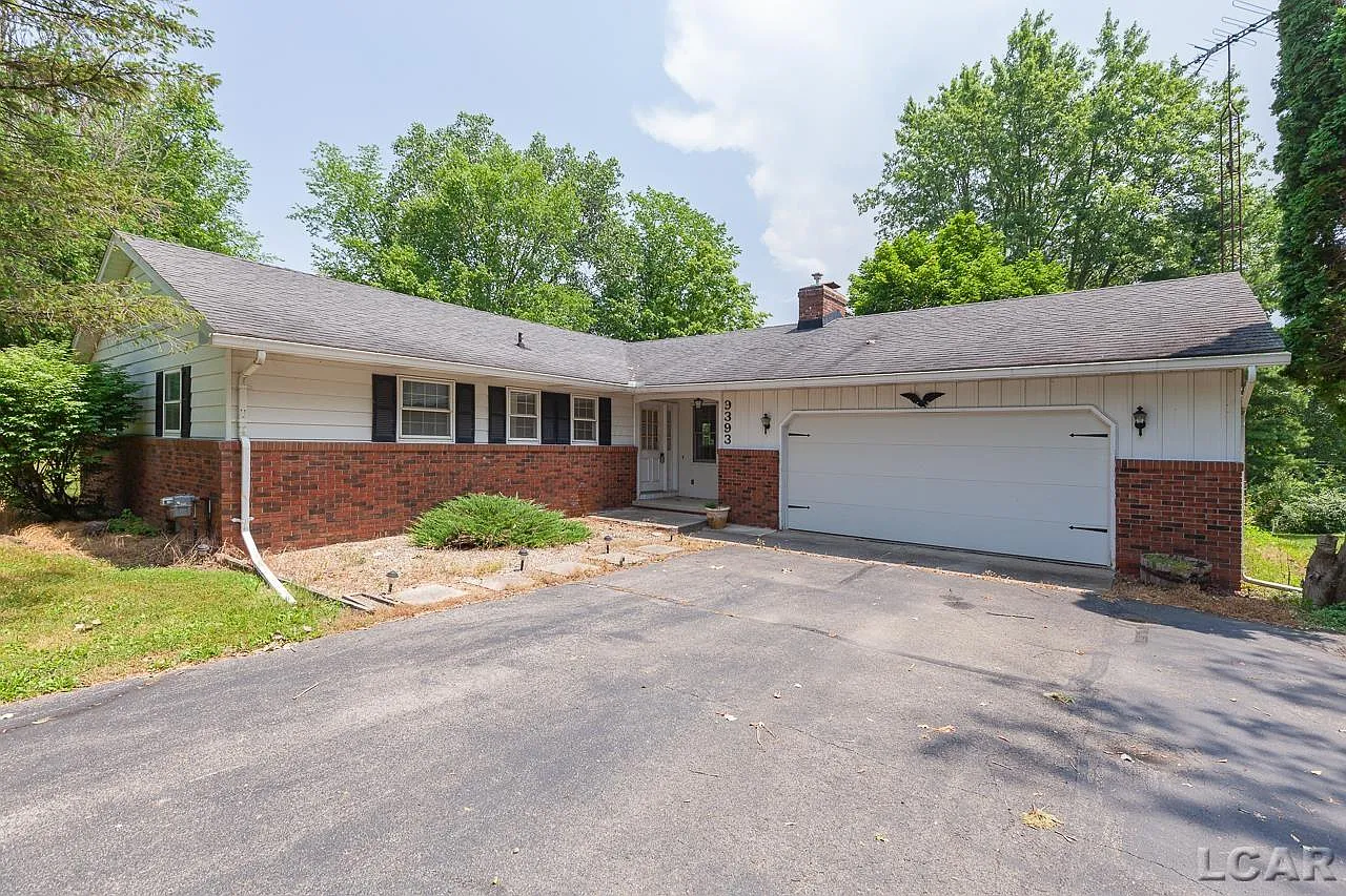 9393 Pleasant Dr photo 1