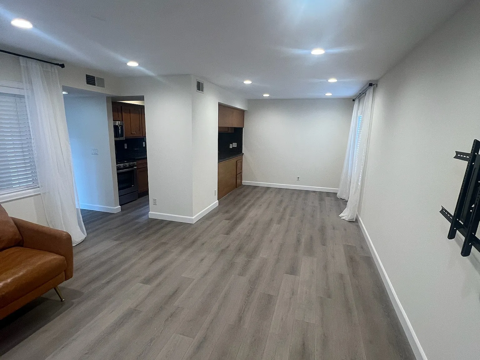 2 bed, 958 sqft, $3,100 — Photo 4