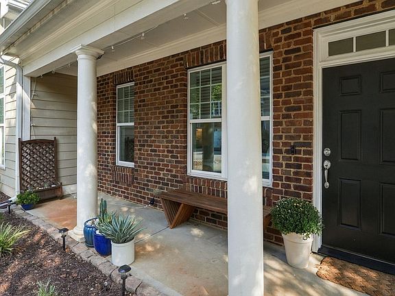 5th image of 2820 Plumfield Pl