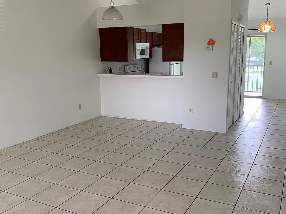 1st image of 172 Reserve Cir APT 208