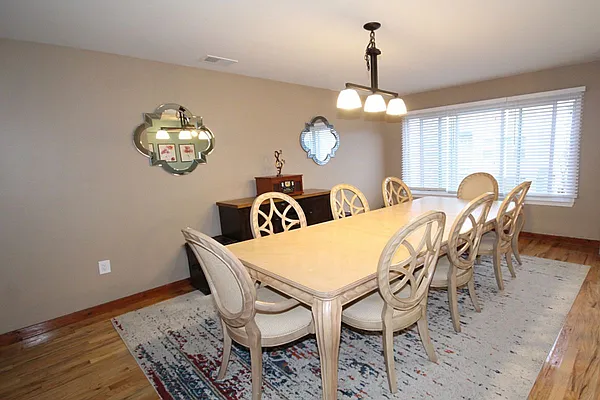 Sold by REMAX Elite | media 13