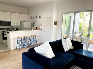 400 Noyack Rd APT B2, Southampton, NY 11968