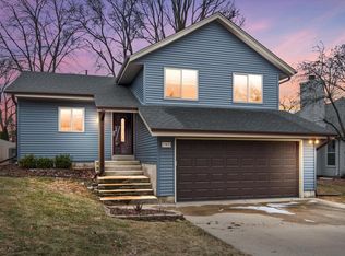 1909 Patricia Ln, Waukesha, WI 53188