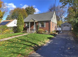 43 Farnsworth St, Hamden, CT 06517