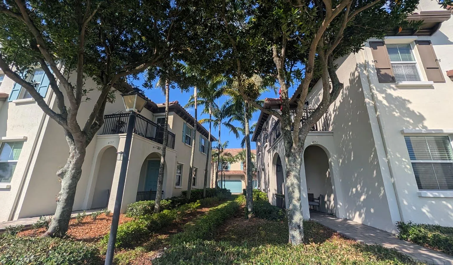 3 bed, 3.0 bath, 1770 sqft, $3,900 — Photo 2