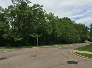 2300 Essex Rd, Minnetonka, MN 55305