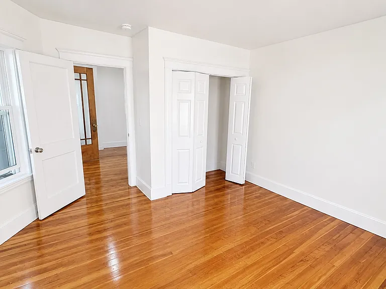 17-19 Lowe St #1 — Photo 8