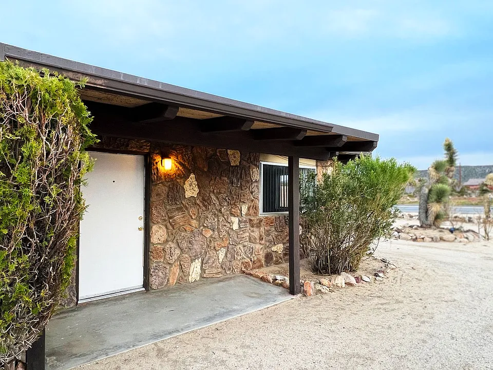 57372 Yucca Trl #1