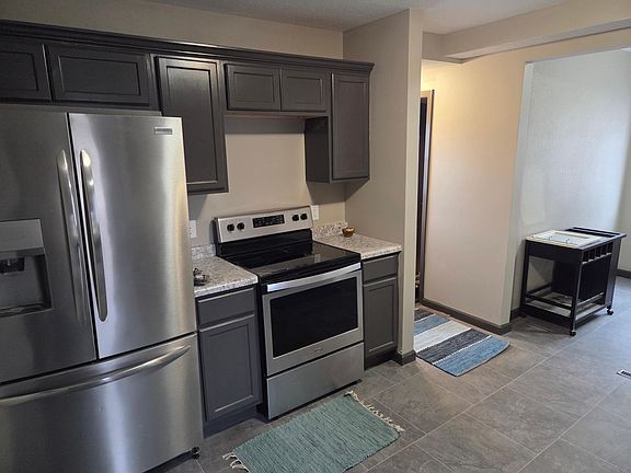 3rd image of 905 Pine St