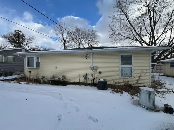 2436 Amelia Dr, Highland, MI 48356