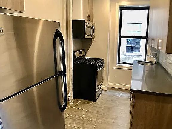 3rd image of 184 Nagle Ave APT 3G