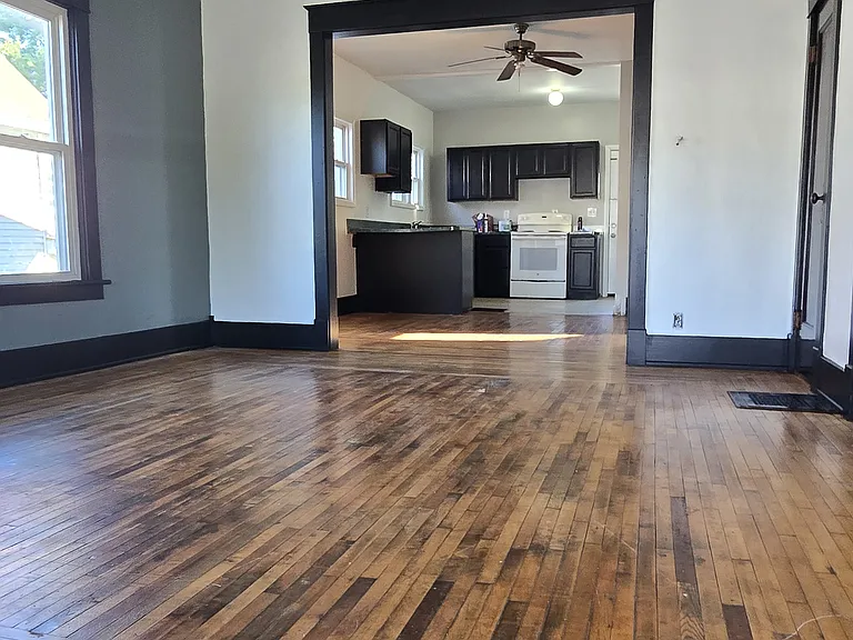 409 Corunna Ave — Photo 5