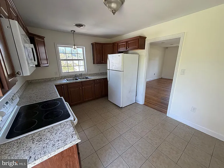 9005 Centreville Rd — Photo 5