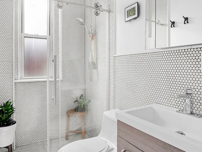 334 W 22nd St #25 — Photo 4