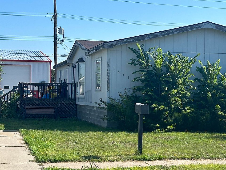 1st image of 1517 W 6th