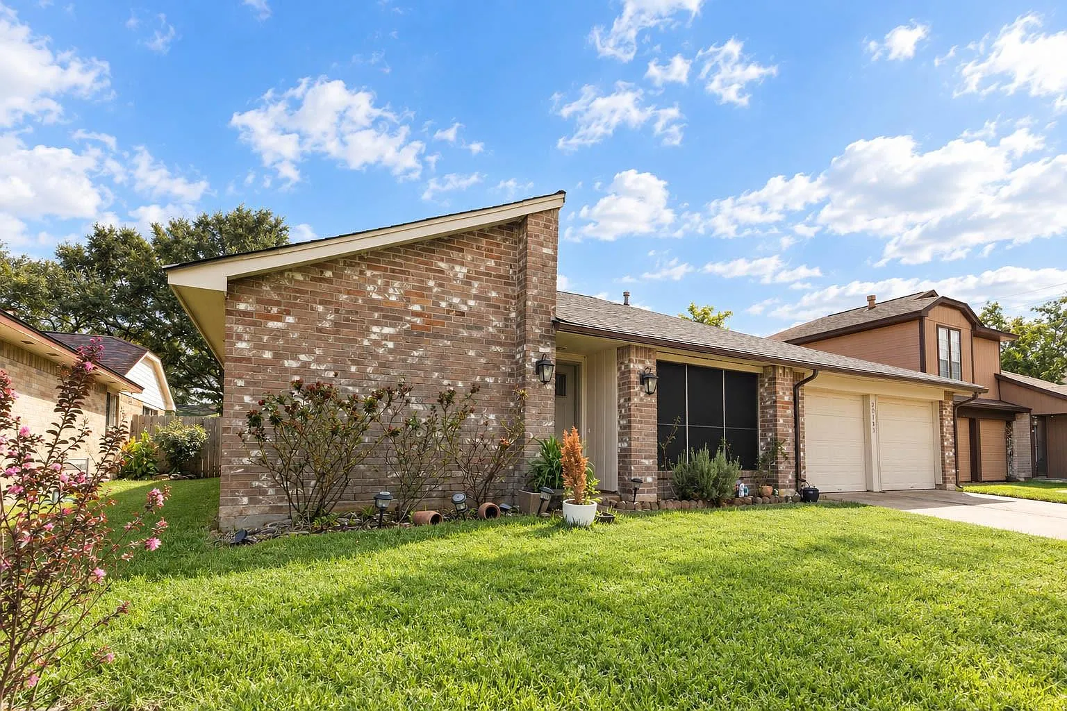 3 bed, 2.0 bath, 1775 sqft, $2,000 — Photo 2