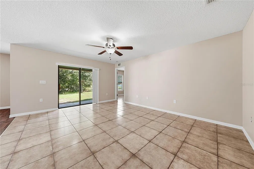 3 bed, 2.0 bath, 1483 sqft, $2,095 — Photo 2