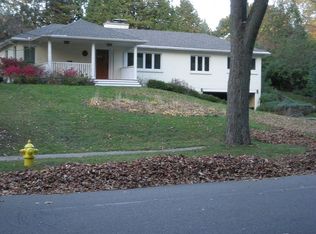 2721 Reeds Lake Blvd SE, East Grand Rapids, MI
