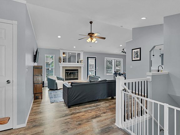 3rd image of 142 S Maple Dunes Ct
