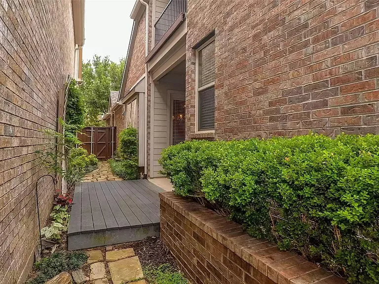 231 Carrington Ln — Photo 30