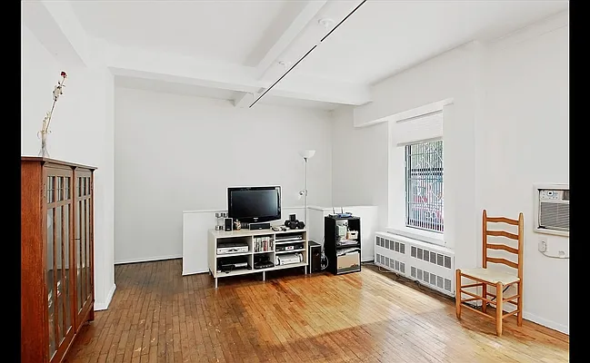 Sold by Douglas Elliman | media 37