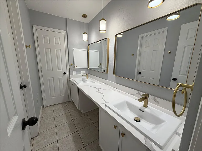 7910 Sands Point Dr — Photo 9