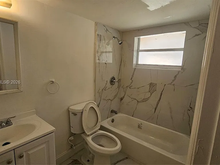 1524 SW 5th Pl #B — Photo 15