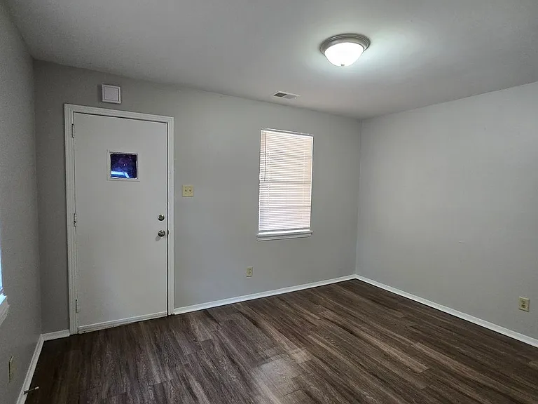 2659 Whitman Ave — Photo 2