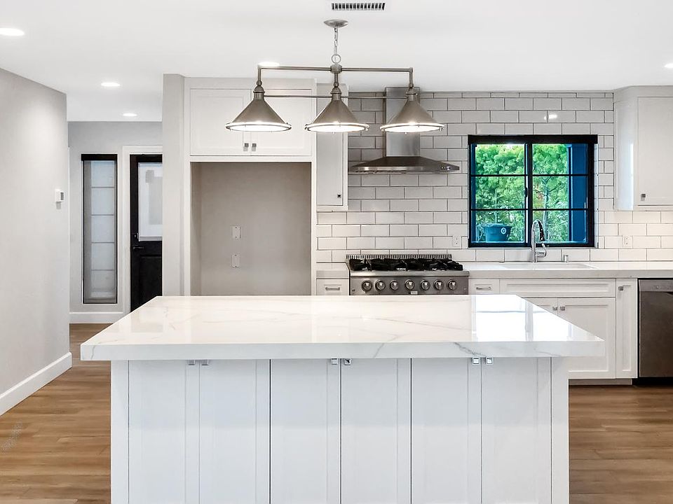 1st image of 1589 Redlands Pl #B