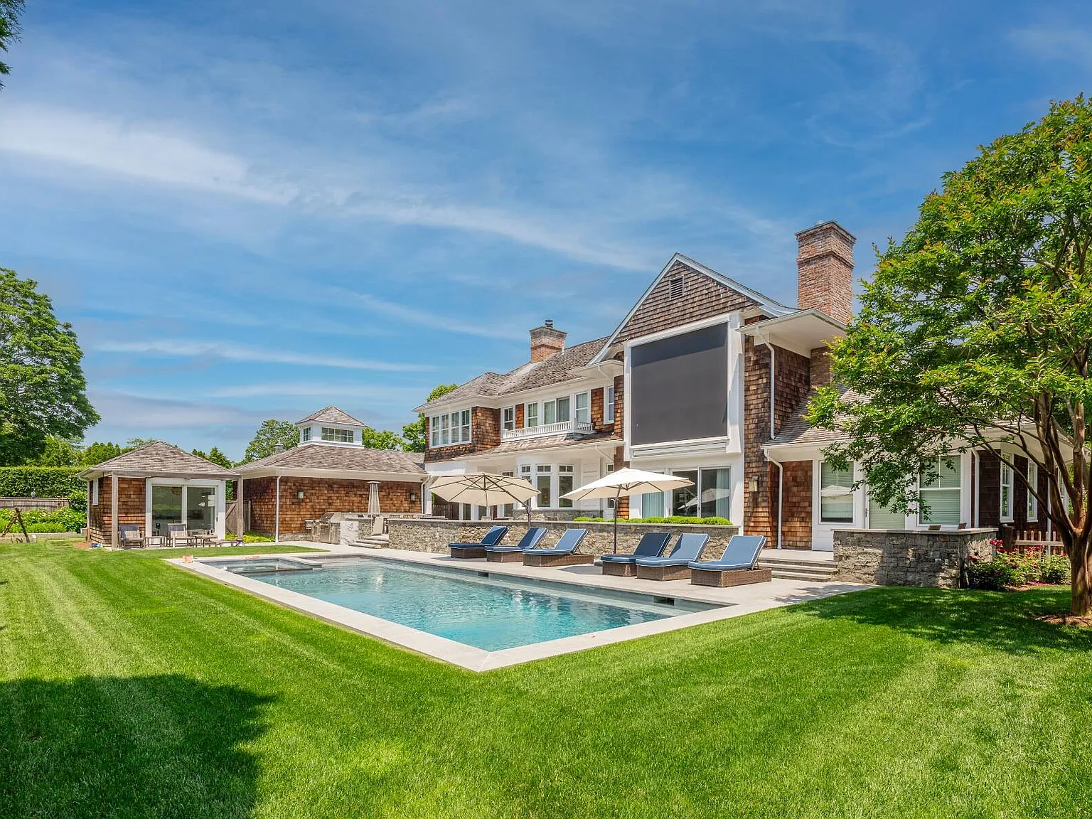 Sophisticated Southampton Village Rental — Photo 1