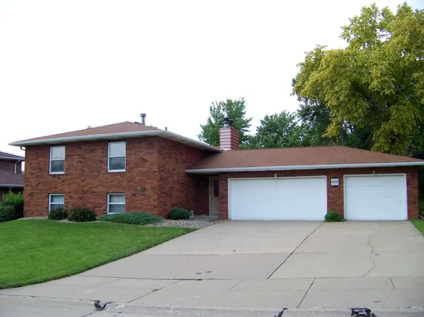 2606 E 50th St, Davenport, IA 52807