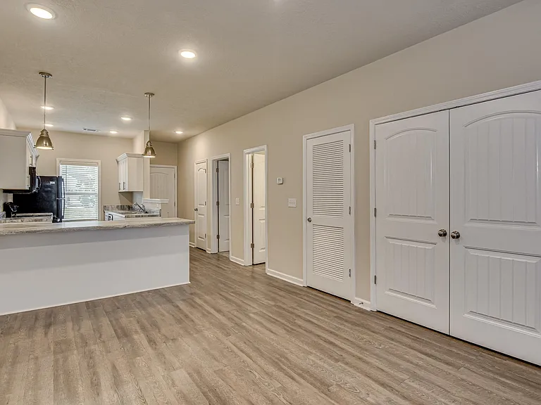 Barrington Apartments — Photo 36