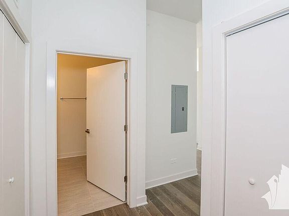 5th image of 858 N Franklin St #4th