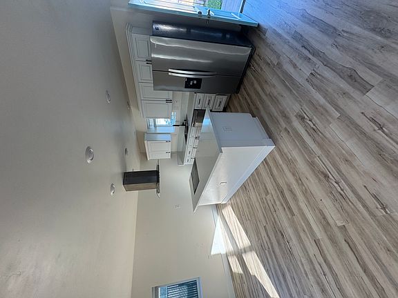 5th image of 2901 Elkhorn Blvd