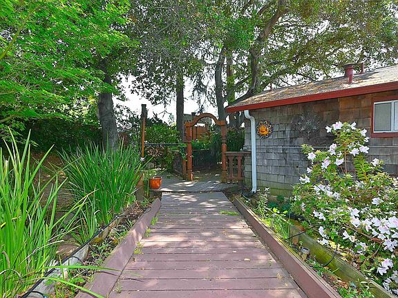 3rd image of 4199 Seven Hills Rd