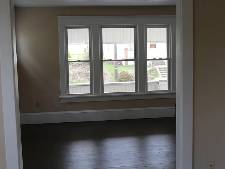 1615 Royal Ave NE — Photo 15