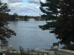 850 Heights Rd, Lake Orion, MI 48362