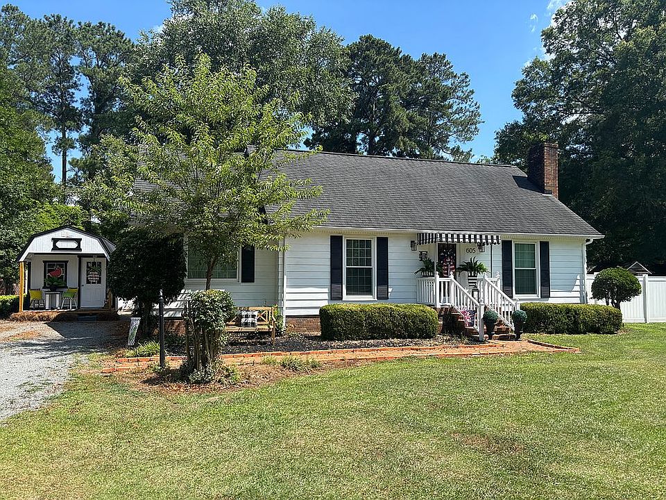 1st image of 605 W Roseboro St