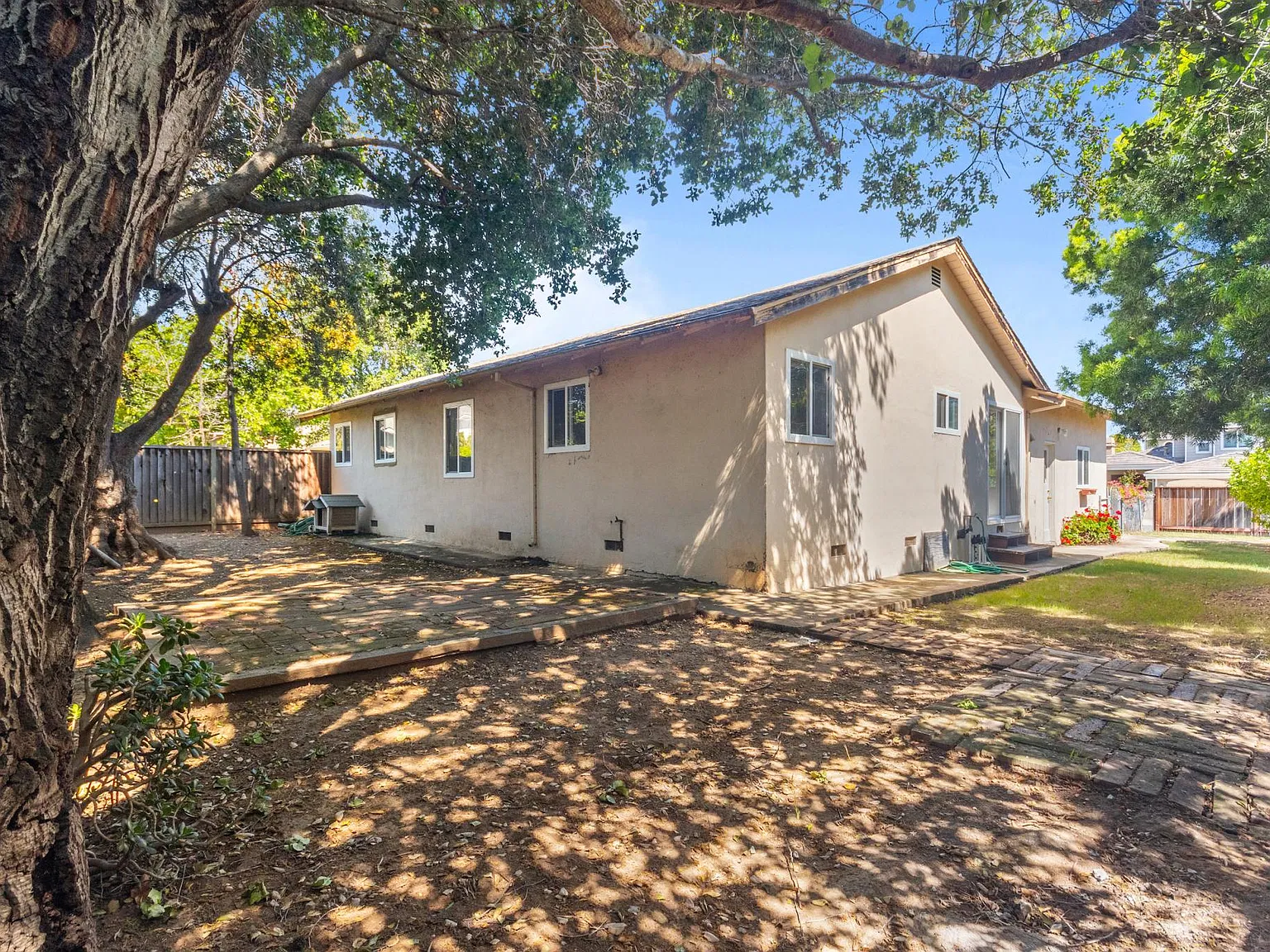 21800 San Fernando Ave — Photo 4