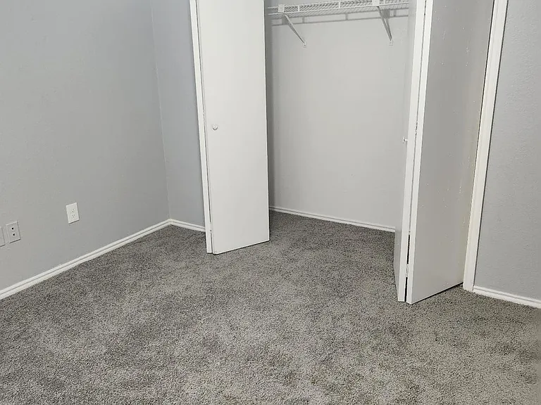 $500.00 of Move In SPECIAL - Updated Townhouse Available Now — Photo 6