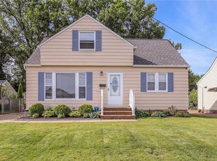 30318 Forest Grove Rd, Willowick, OH 44095