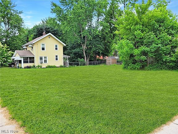 2nd image of 1091 Pitkin Ave