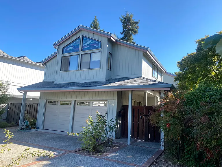 2460 Agnes Way — Photo 1