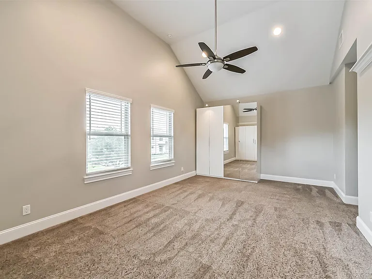 1317 Chantilly Ln — Photo 33
