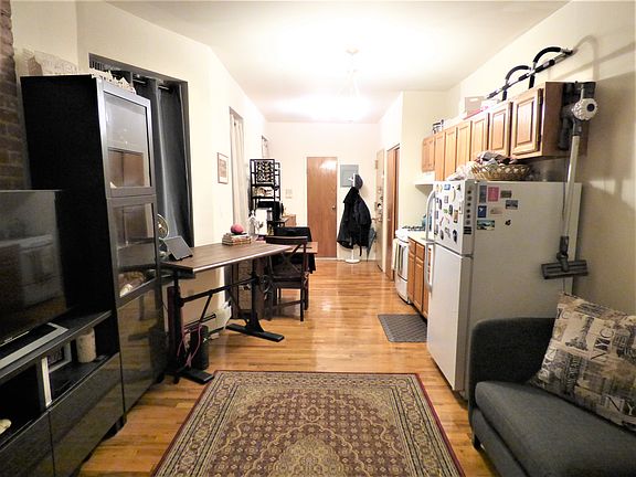 4th image of 224 E 85th St APT 3