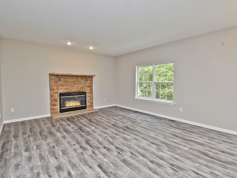557 Marco Way — Photo 9